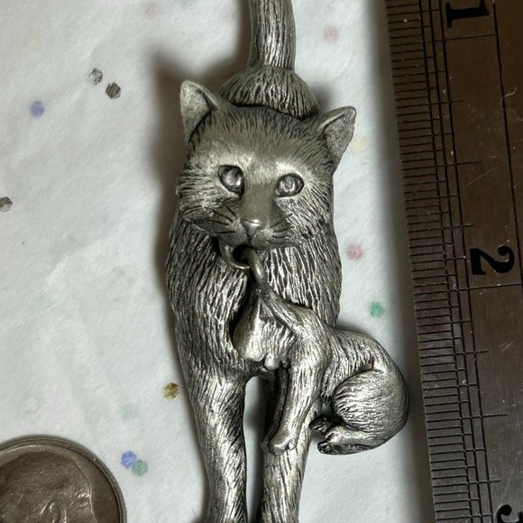 JJ Jewelry - Vintage Signed JJ Silver Pewter Tone Mother Cat With Kitten Brooch Pin Kinetic